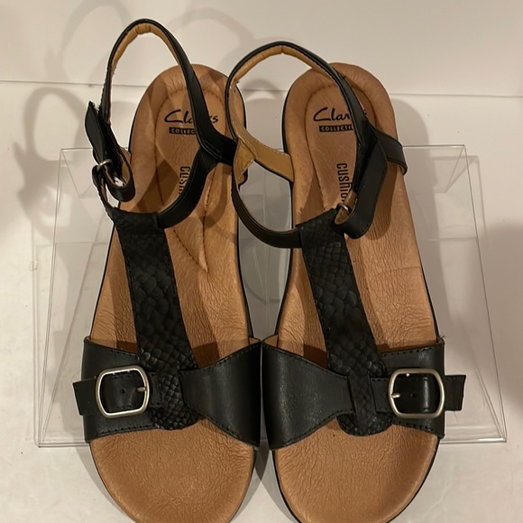 Clarks Shoes - Clarks Cushion Soft Sandals